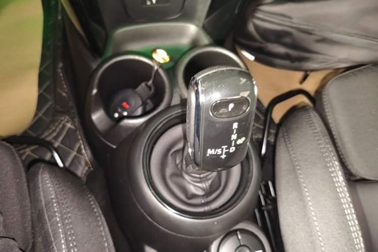 Used MINI 2018 1.5T COOPER Classic Edition Five-Door Version Gear Lever