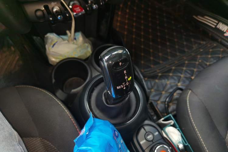 Used MINI 2018 1.5T ONE PLUS Five-Door Edition Gear Lever