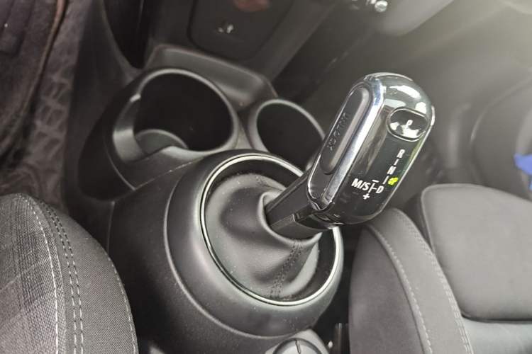 Used MINI 2018 1.5T COOPER Classic Edition Five-Door Version Gear Lever