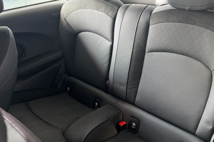 Used MINI 2018 1.5T COOPER Artist Interior 1