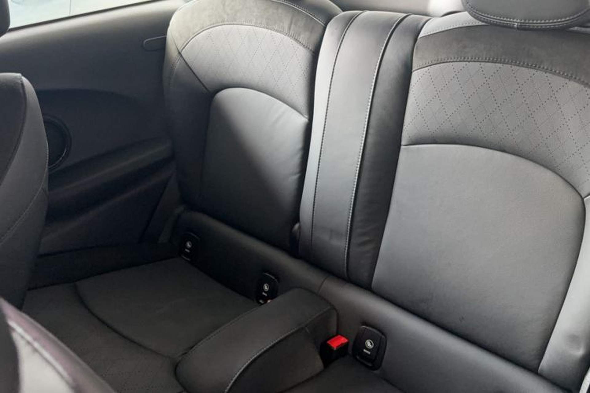 Used MINI 2018 1.5T COOPER Artist Interior 1