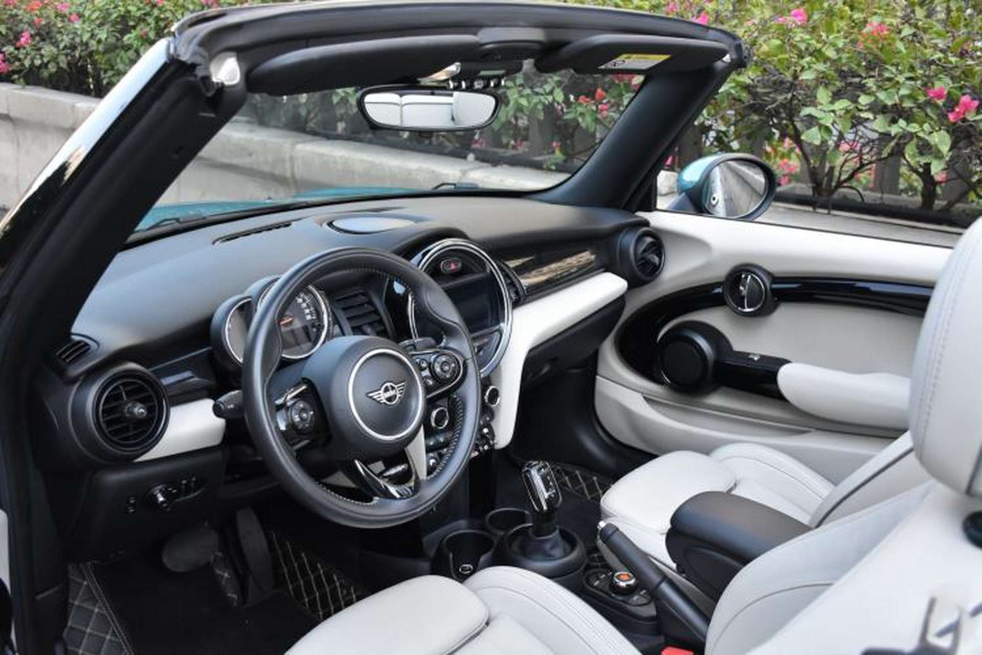 Used MINI 2018 1.5T COOPER CABRIO Artist Interior 1