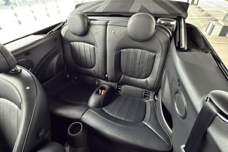 Used MINI 2018 1.5T COOPER CABRIO Artist Interior 11