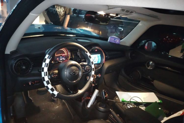 Used MINI 2018 1.5T ONE PLUS Interior 2