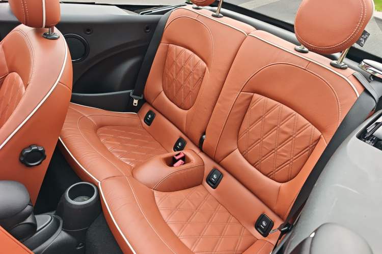 Used MINI 2018 1.5T COOPER CABRIO Artist Interior 2