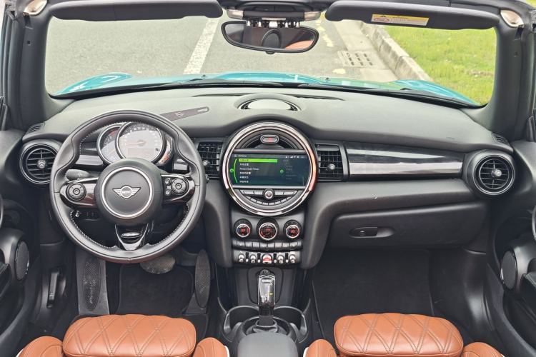 Used MINI 2018 1.5T COOPER CABRIO Artist Interior 3
