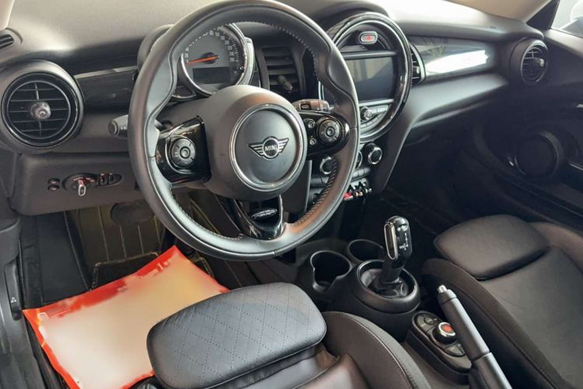 Used MINI 2018 1.5T COOPER Artist Interior 3