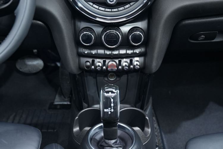 Used MINI 2018 1.5T COOPER CABRIO Artist Interior 3