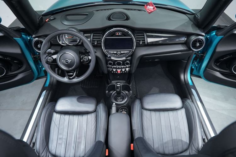 Used MINI 2018 1.5T COOPER CABRIO Artist Interior 5