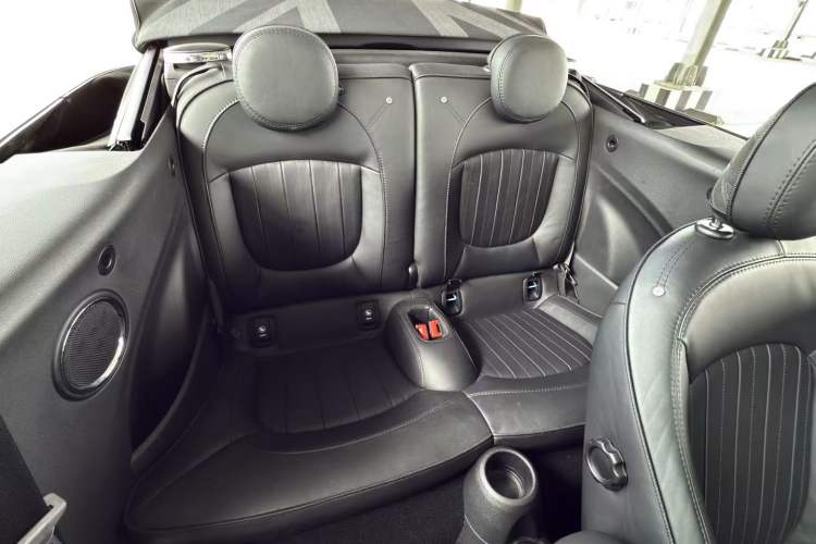 Used MINI 2018 1.5T COOPER CABRIO Artist Interior 6
