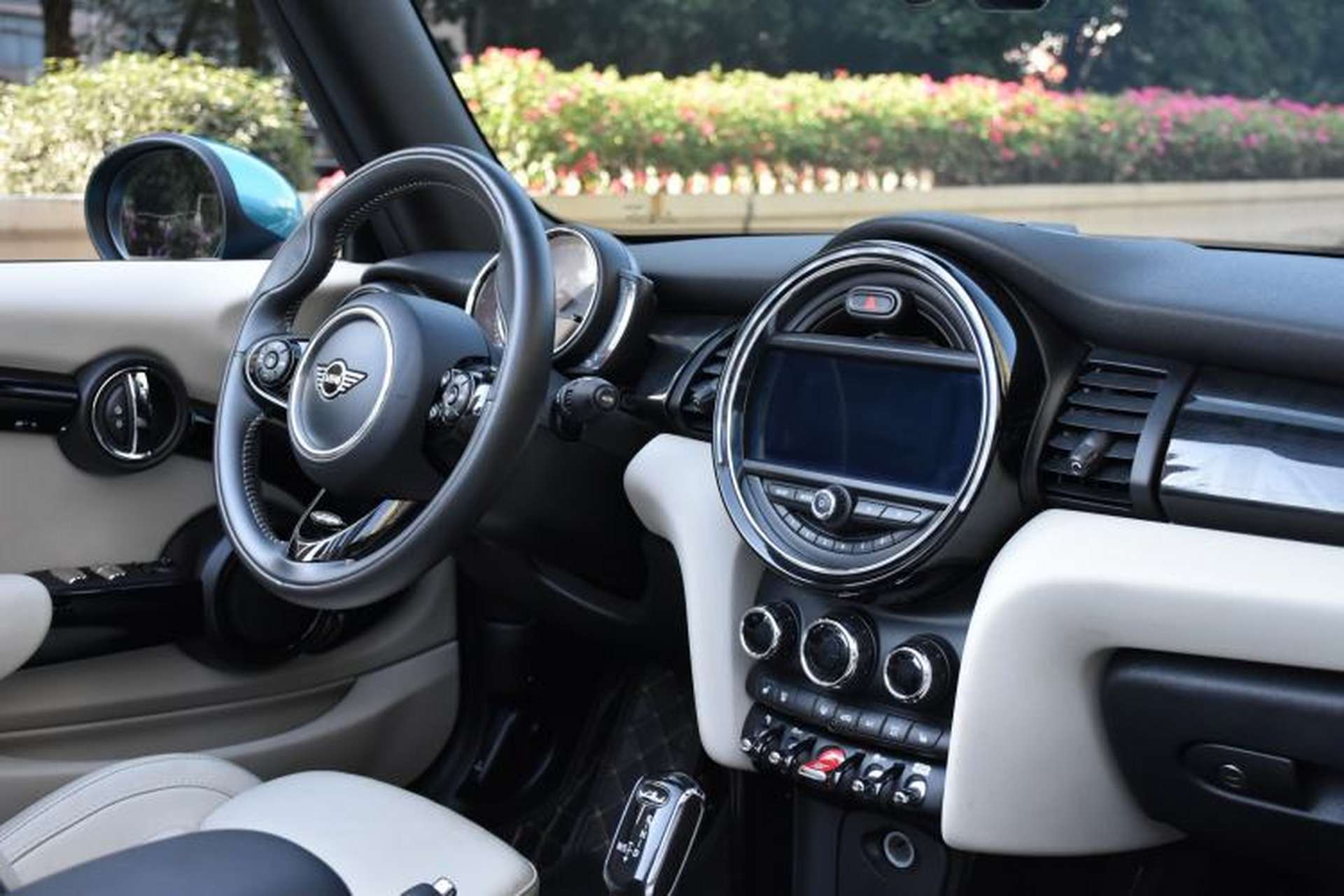 Used MINI 2018 1.5T COOPER CABRIO Artist Interior 6