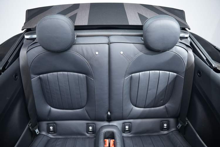 Used MINI 2018 1.5T COOPER CABRIO Artist Interior 6