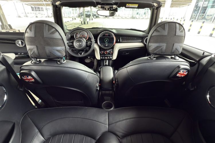 Used MINI 2018 1.5T COOPER CABRIO Artist Interior 6