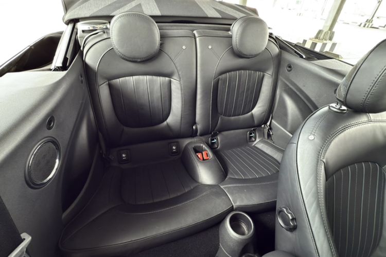 Used MINI 2018 1.5T COOPER CABRIO Artist Interior 8