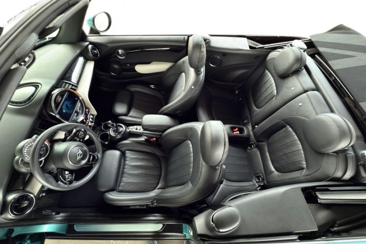 Used MINI 2018 1.5T COOPER CABRIO Artist Interior 9