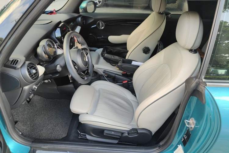 Used MINI 2018 1.5T COOPER CABRIO Artist Left Front Seat