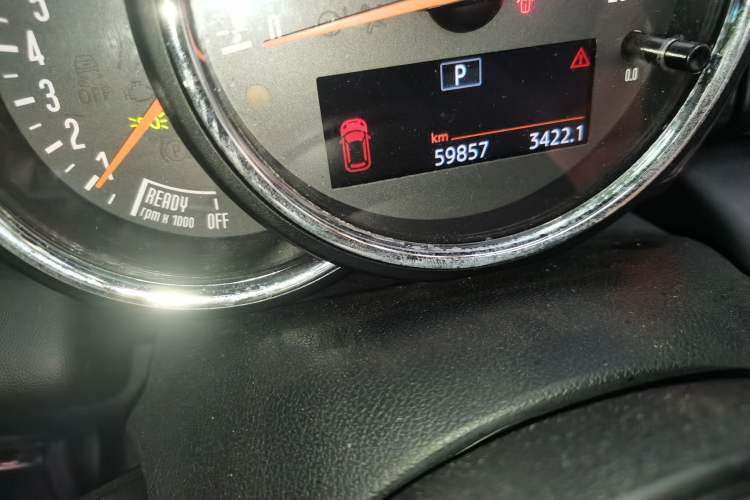 Used MINI 2018 1.5T COOPER CABRIO Artist Odometer Close Up