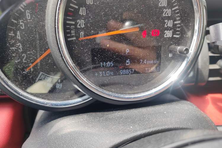 Used MINI 2018 1.5T COOPER CABRIO Artist Odometer Close Up