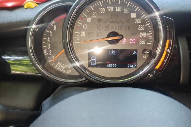 Used MINI 2018 1.5T COOPER Artist Odometer Close Up
