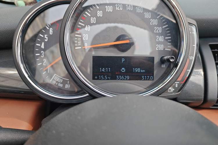 Used MINI 2018 1.5T COOPER CABRIO Artist Odometer Close Up