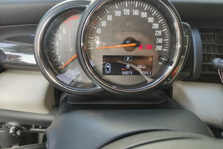 Used MINI 2018 1.5T COOPER CABRIO Artist Odometer Close Up