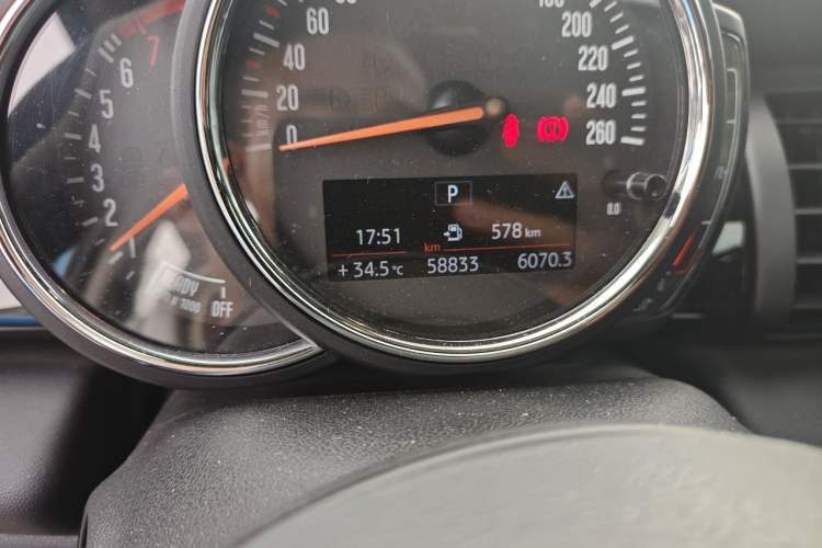 Used MINI 2018 1.5T COOPER Classic Edition Five-Door Version Odometer Close Up