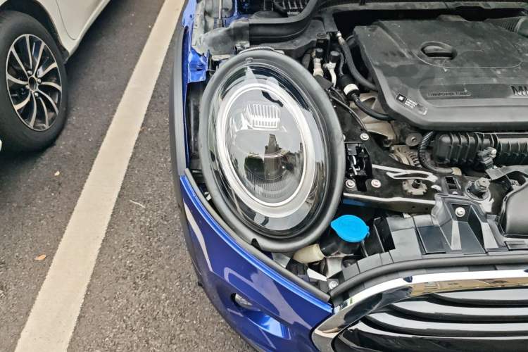 Used MINI 2018 1.5T COOPER Artist Five-Door Edition Right Front Headlight