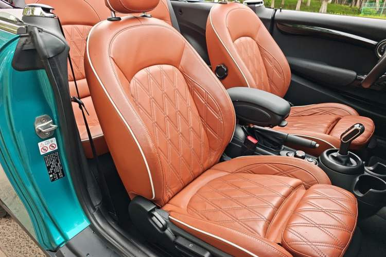 Used MINI 2018 1.5T COOPER CABRIO Artist Right Front Seat