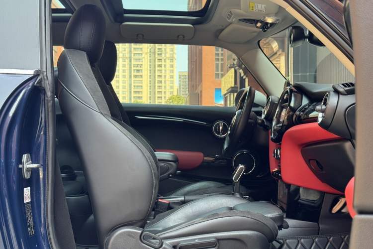 Used MINI 2018 1.5T COOPER Artist Right Front Seat