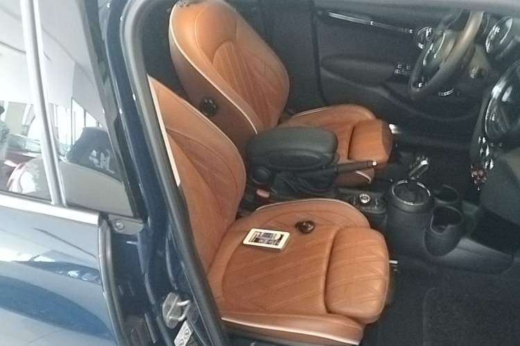 Used MINI 2018 1.5T COOPER Artist Five-Door Edition Right Front Seat