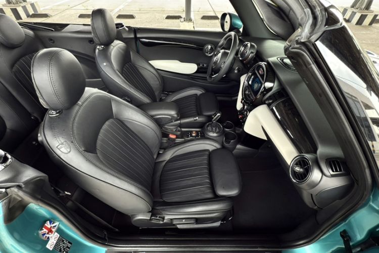 Used MINI 2018 1.5T COOPER CABRIO Artist Right Front Seat