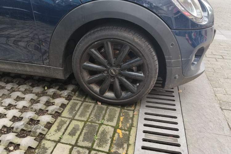 Used MINI 2018 1.5T COOPER Artist Five-Door Edition Right Front Wheel Hub