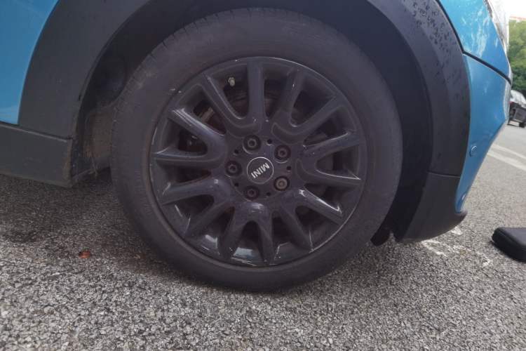 Used MINI 2018 1.5T ONE PLUS Five-Door Edition Right Front Wheel Hub