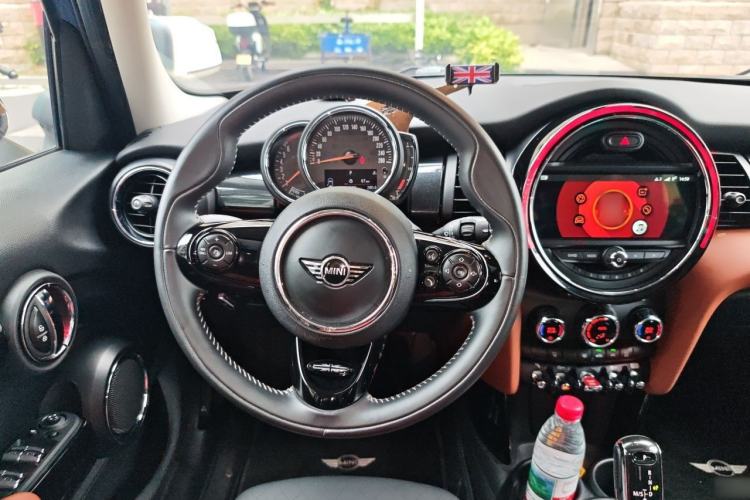 Used MINI 2018 1.5T COOPER Artist Five-Door Edition Steering Wheel