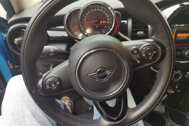 Used MINI 2018 1.5T ONE PLUS Five-Door Edition Steering Wheel