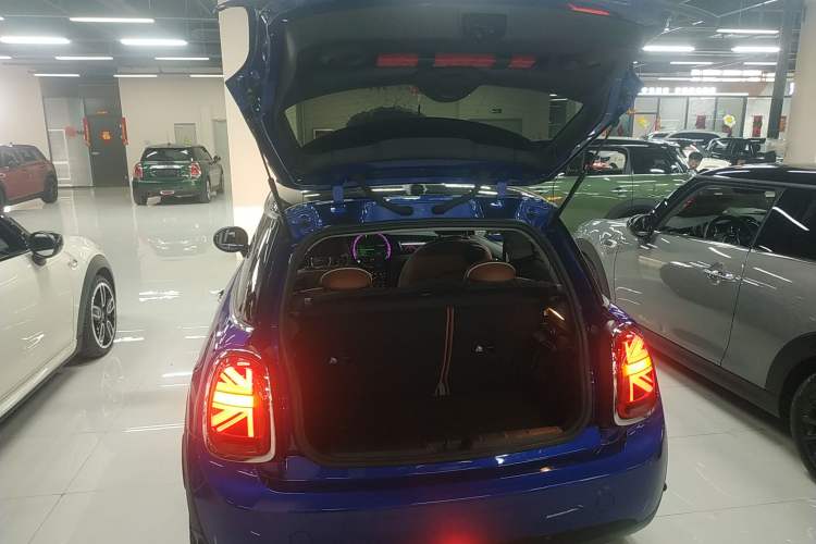 Used MINI 2018 1.5T COOPER Artist Trunk