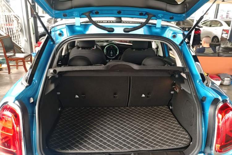 Used MINI 2018 1.5T COOPER Classic Edition Five-Door Version Trunk