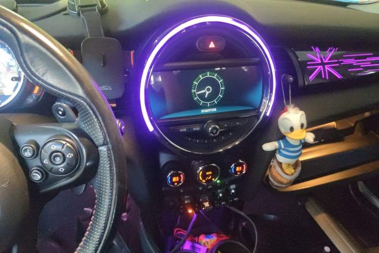 Used MINI 2018 2.0T COOPER S Classic Edition Audio And AC Panel