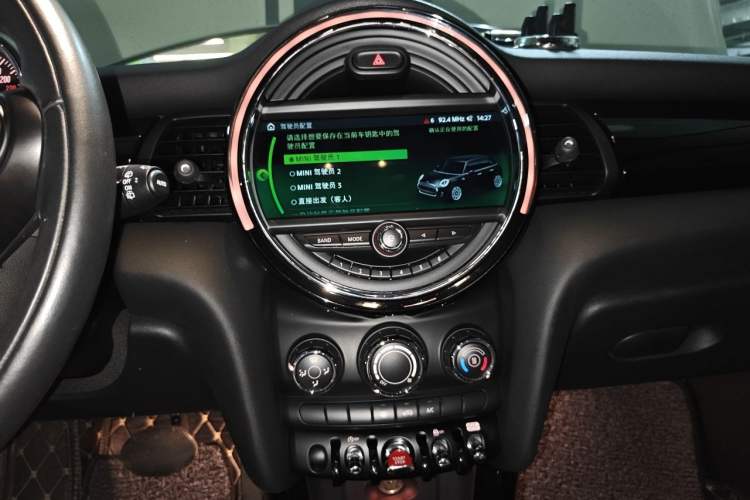 Used MINI 2018 1.5T COOPER Classic Edition Five-Door Version Audio And AC Panel