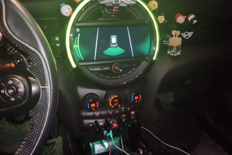 Used MINI 2018 2.0T COOPER S Racing Edition 5-door model Audio And AC Panel