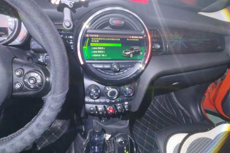 Used MINI 2018 1.5T COOPER Classic Edition Five-Door Version Audio And AC Panel