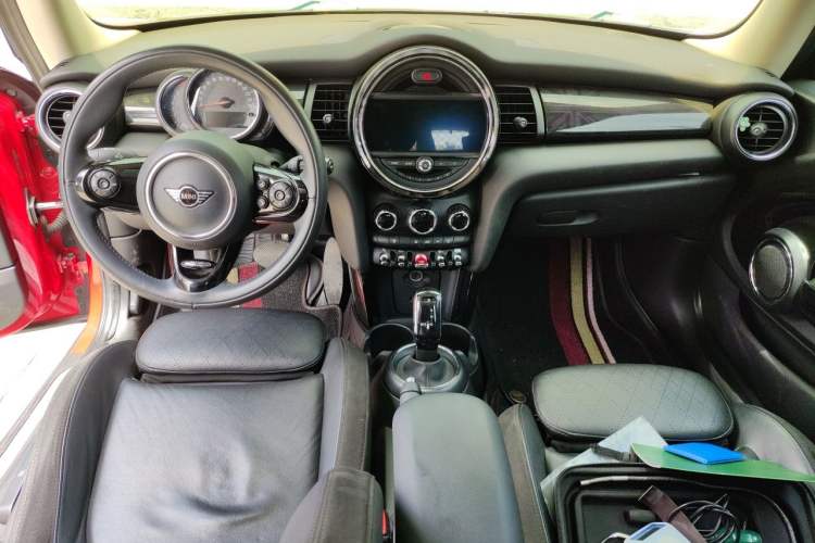 Used MINI 2018 1.5T COOPER Artist Center Console