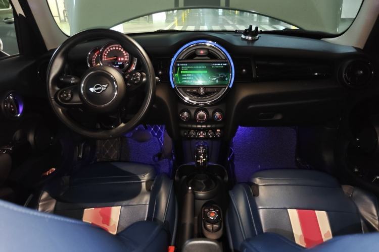 Used MINI 2018 1.5T COOPER Classic Edition Five-Door Version Center Console