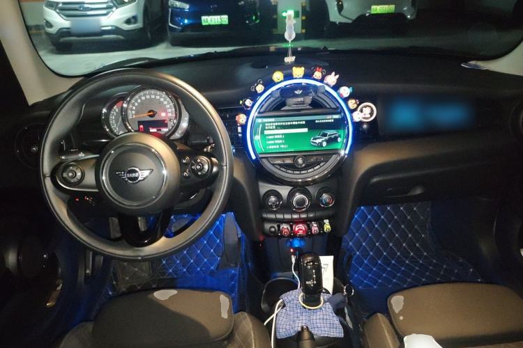 Used MINI 2018 1.5T COOPER Classic Edition Five-Door Version Center Console