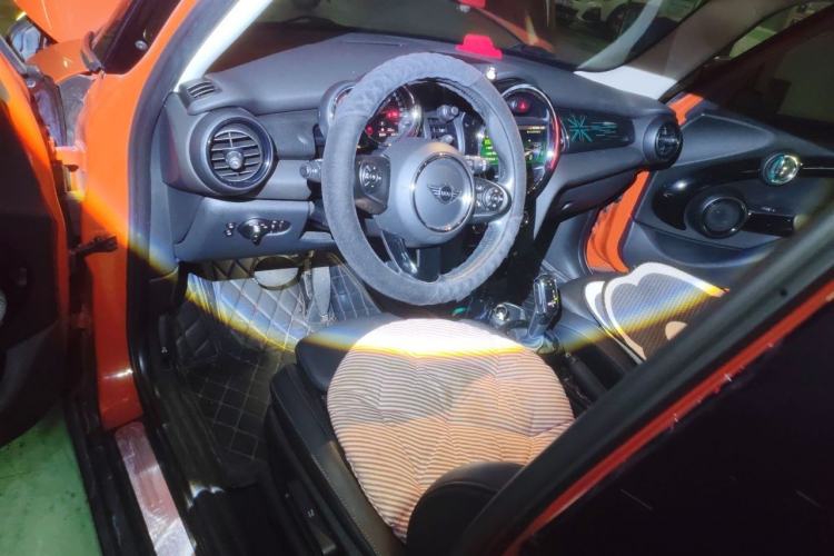 Used MINI 2018 1.5T COOPER Classic Edition Five-Door Version Center Console