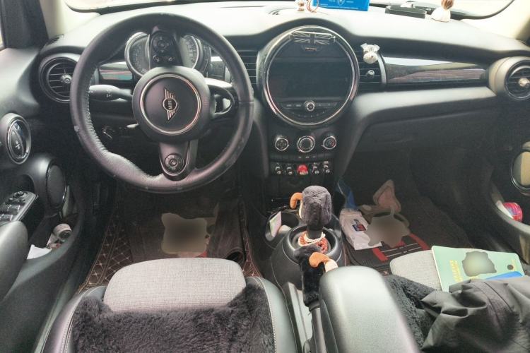 Used MINI 2018 1.5T COOPER Classic Edition Five-Door Version Center Console