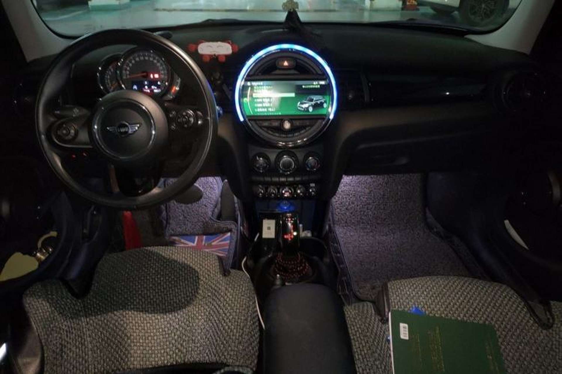 Used MINI 2018 1.5T COOPER Classic Edition Five-Door Version Center Console