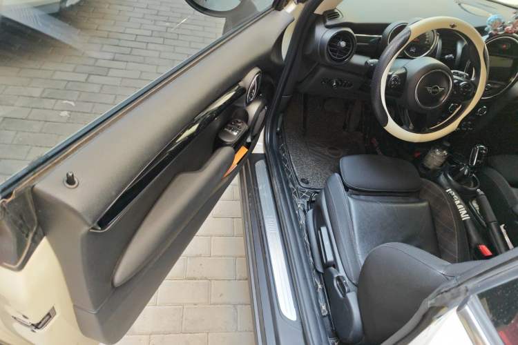 Used MINI 2018 1.5T COOPER Classic Edition Driver Seat