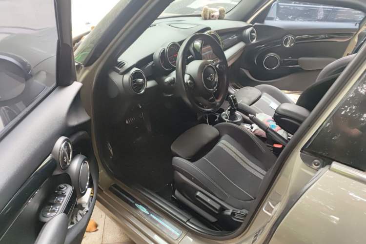 Used MINI 2018 1.5T COOPER Racing Edition Five-Door Version Driver Seat