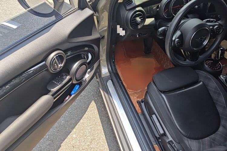 Used MINI 2018 1.5T COOPER Classic Edition Driver Seat